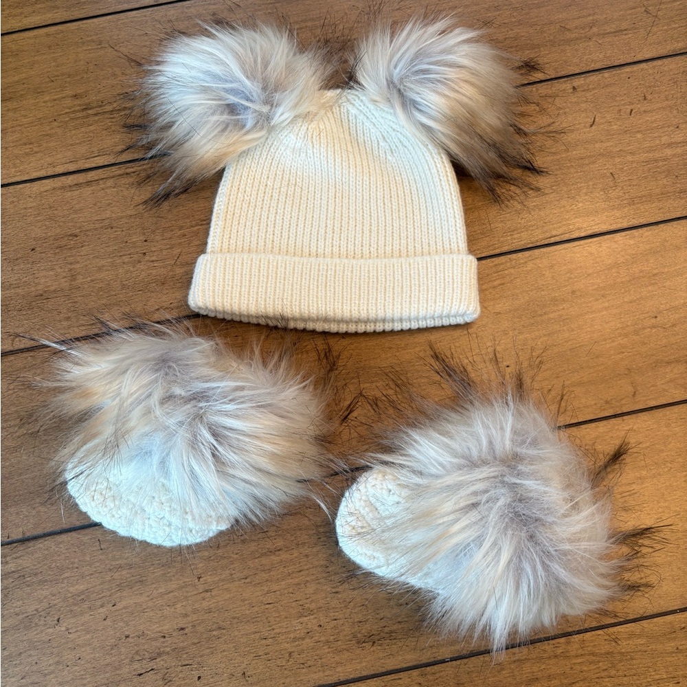 NWOT Donna Salyers Fabulous Furs Knit Ivory Hat & Booties, Faux Fur, 0-12 month